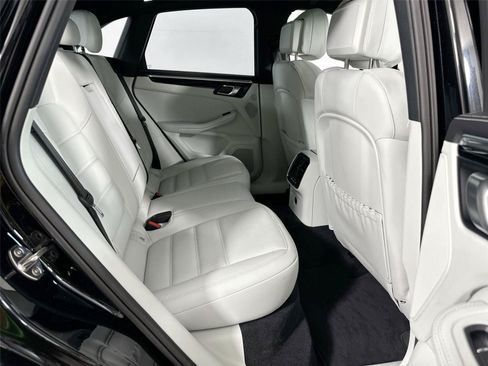 Certified 2024 Porsche Macan AWD/4WD image 20