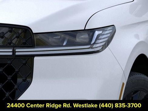 New 2025 Lincoln Navigator Reserve w/ Jet Appearance Package AWD/4WD image 18