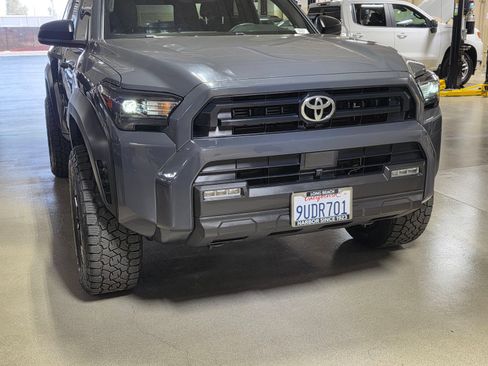 Used 2025 Toyota 4Runner SR5 AWD/4WD image 9