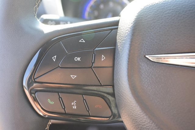 Used 2025 Chrysler Pacifica Limited FWD image 23