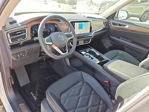 New 2026 Volkswagen Atlas SE image 13