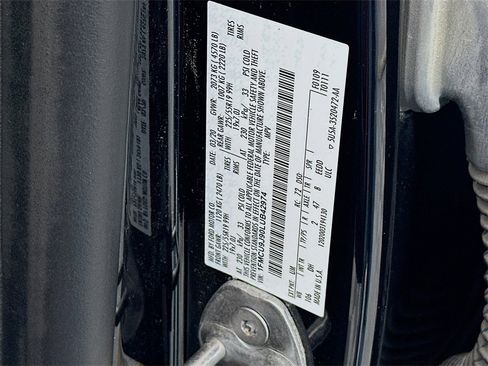 Used 2020 Ford Escape Titanium image 31