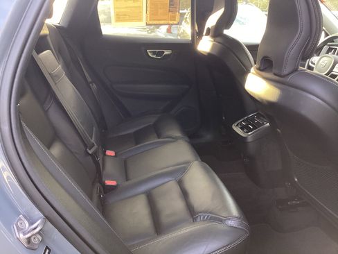 Certified 2022 Volvo XC60 B5 Inscription w/ Climate Package image 33