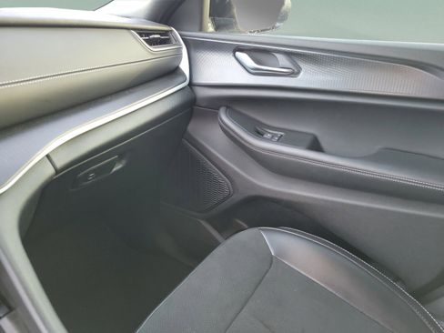 Certified 2025 Jeep Grand Cherokee Altitude RWD image 18