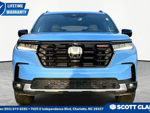 Used 2023 Honda Pilot TrailSport image 2