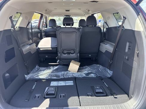 New 2026 Kia Carnival EX FWD image 4