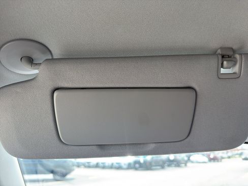 Used 2018 Chevrolet Equinox LT FWD image 24