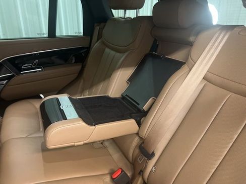 Used 2025 Land Rover Range Rover SE image 14