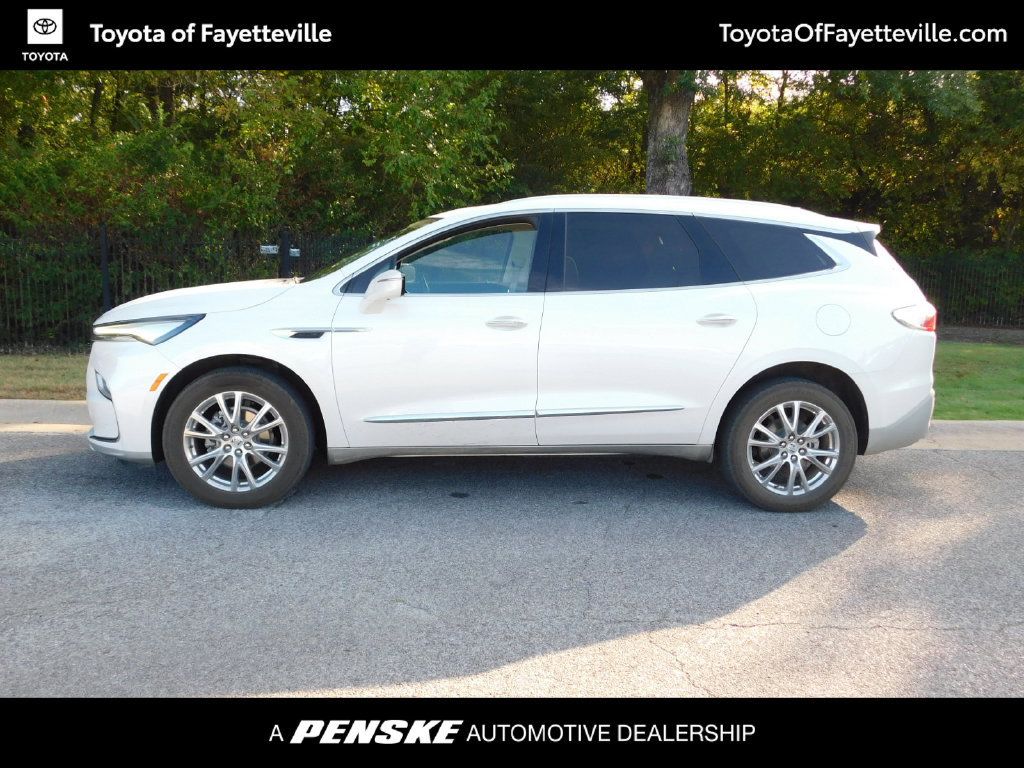 Used 2023 Buick Enclave Essence w/ Experience Buick Package FWD image 2