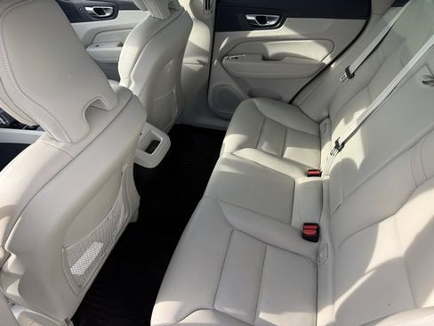 Used 2023 Volvo XC60 B5 Plus w/ Climate Package image 12