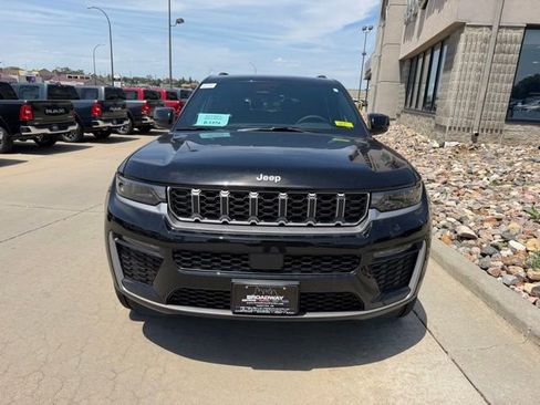 New 2026 Jeep Grand Cherokee L Limited AWD/4WD image 2