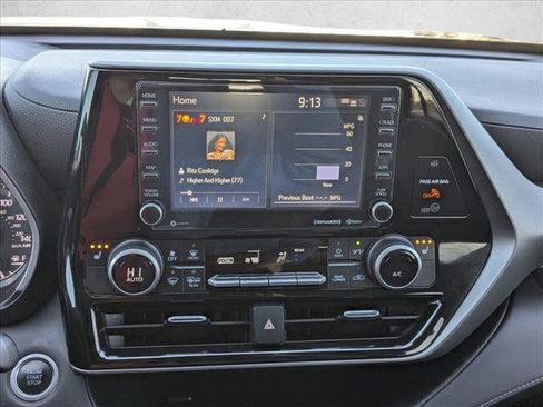 Used 2021 Toyota Highlander XLE image 12