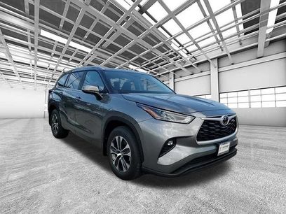 New 2025 Toyota Highlander XLE