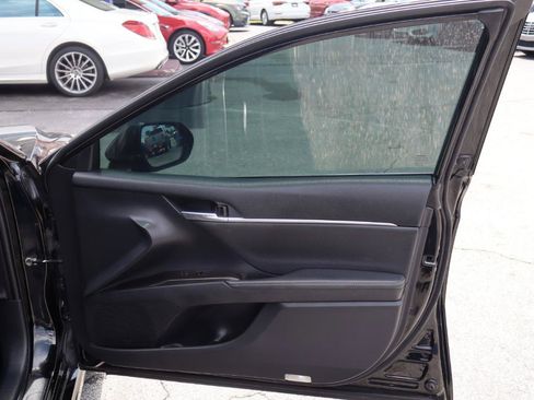 Used 2021 Toyota Camry XSE FWD image 15