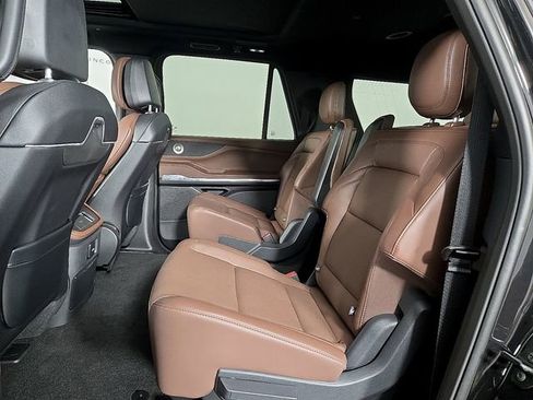 New 2025 Lincoln Navigator L Reserve image 9