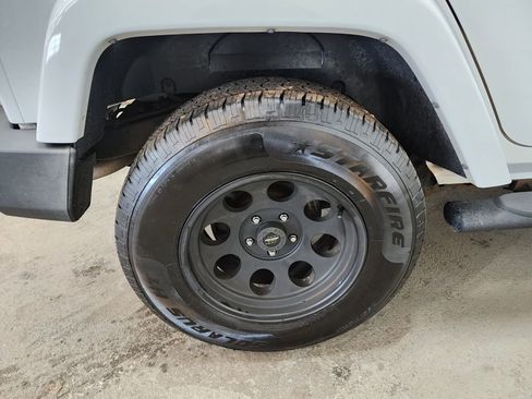 Used 2015 Jeep Wrangler Unlimited Sport w/ Connectivity Group image 34