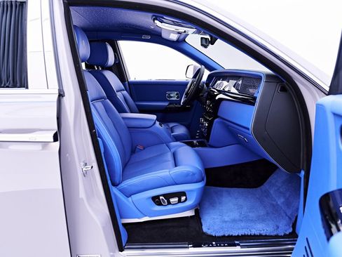 Used 2024 Rolls-Royce Phantom Sedan w/ The Phantom Package RWD image 38