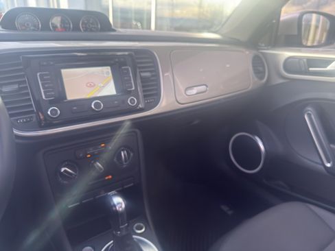 Used 2013 Volkswagen Beetle TDI image 12