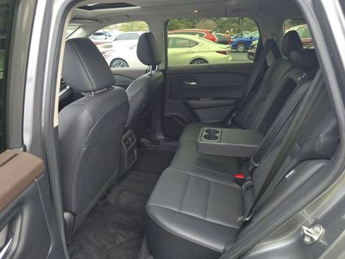 Used 2023 Nissan Rogue SV w/ SV Premium B Package image 9