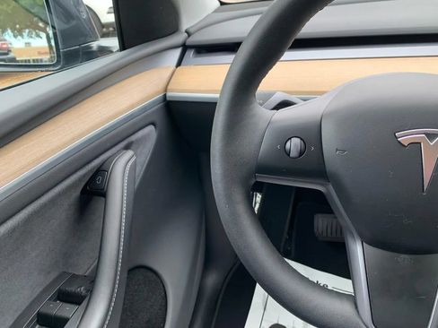 Used 2023 Tesla Model Y Long Range AWD/4WD image 15