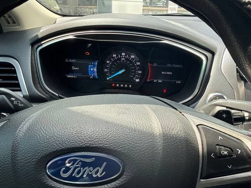 Used 2019 Ford Fusion SE FWD image 3