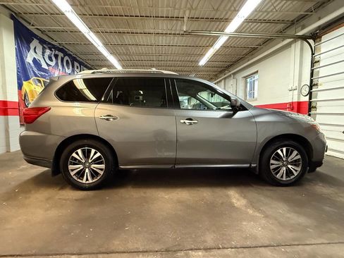 Used 2017 Nissan Pathfinder SL w/ SL Premium Package image 3