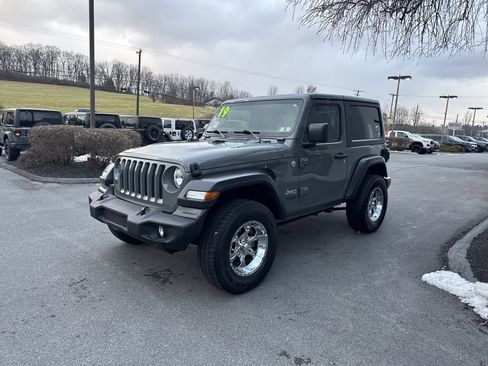Used 2019 Jeep Wrangler Sport image 8