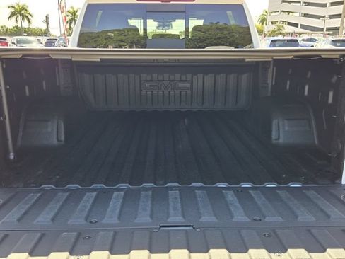 Used 2025 GMC Sierra 1500 AT4 w/ AT4 Premium Package AWD/4WD image 13