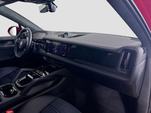 Certified 2025 Porsche Cayenne GTS AWD/4WD image 37