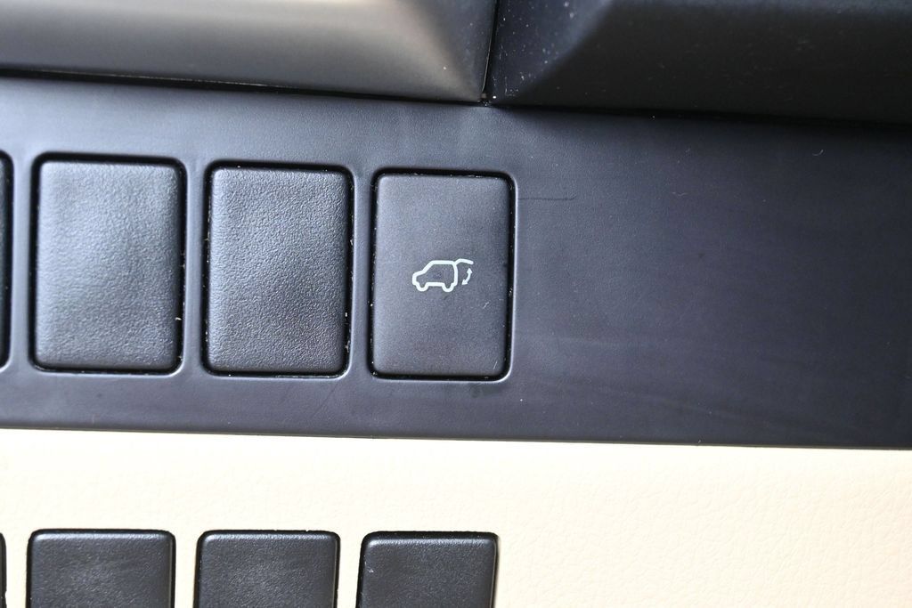 Used 2015 Toyota Highlander XLE AWD/4WD image 14