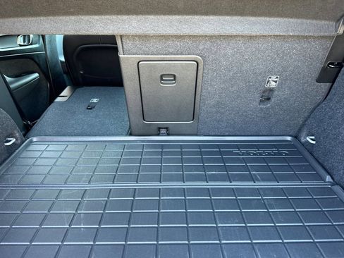 Used 2025 Volvo XC40 B5 Ultra w/ Climate Package image 32