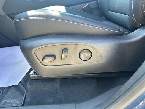 Used 2025 Chevrolet Traverse LT FWD image 37