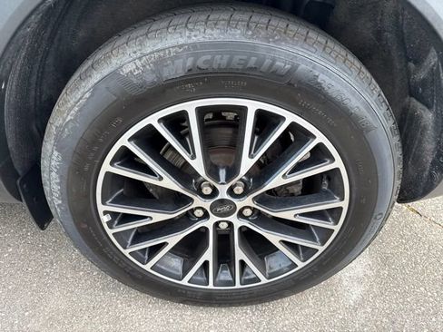 Used 2025 Ford Escape SE FWD image 3
