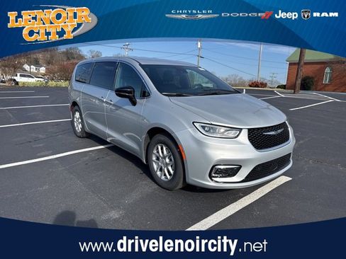 New 2026 Chrysler Pacifica Select image 1