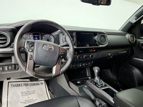 Used 2018 Toyota Tacoma TRD Sport image 12