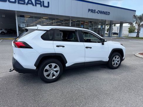 Used 2021 Toyota RAV4 LE FWD image 3