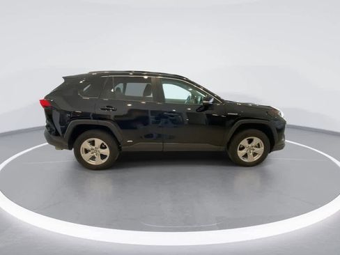 Used 2021 Toyota RAV4 XLE image 9
