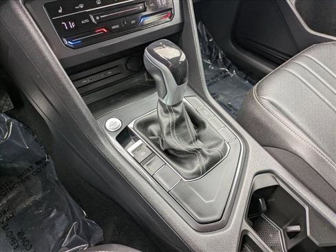 Used 2022 Volkswagen Tiguan SE FWD image 13