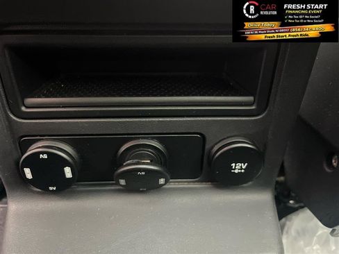 Used 2018 Jaguar F-PACE Premium image 37