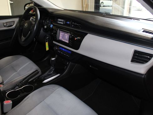 Used 2015 Toyota Corolla LE FWD image 25
