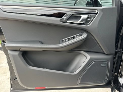 Certified 2026 Porsche Macan Turbo AWD/4WD image 18