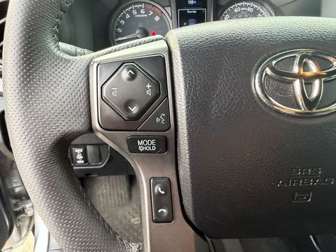 Used 2022 Toyota Tacoma TRD Off-Road w/ TRD Premium Off Road Package AWD/4WD image 10