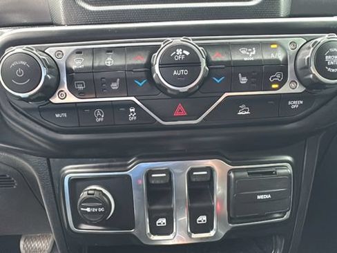 Used 2021 Jeep Wrangler Sport AWD/4WD image 23