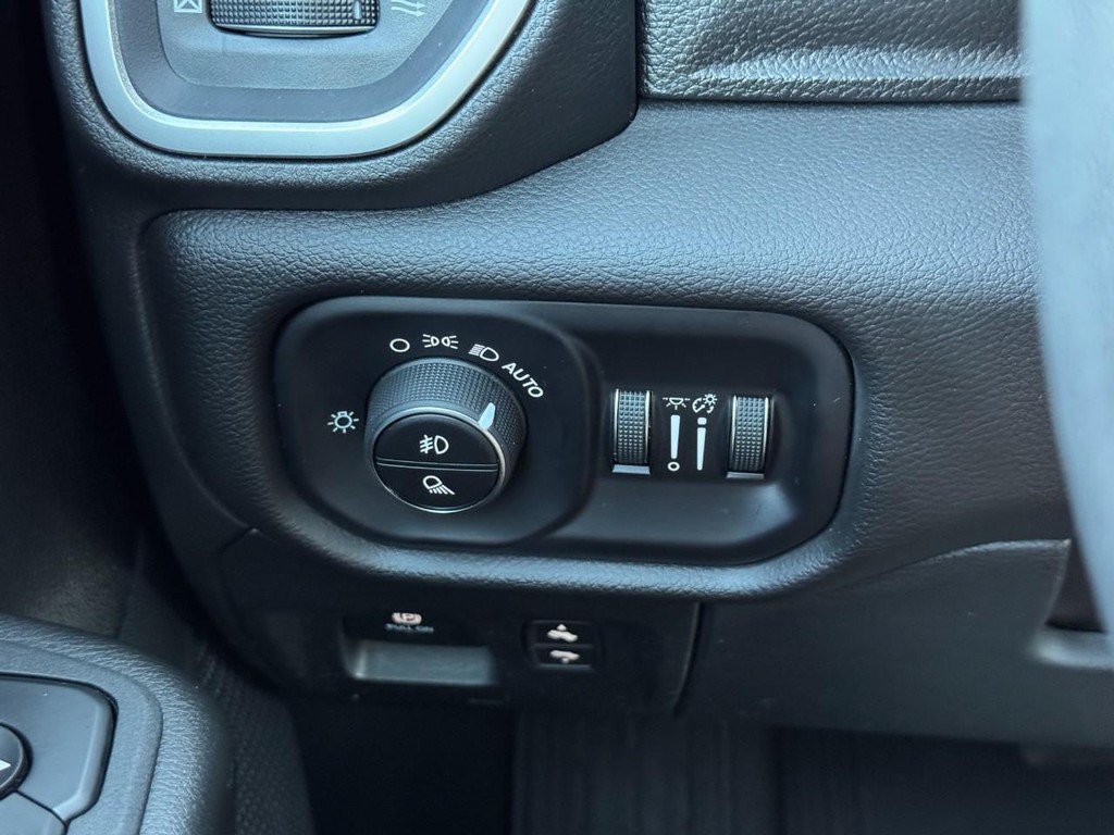 Used 2025 RAM 1500 Big Horn AWD/4WD image 19