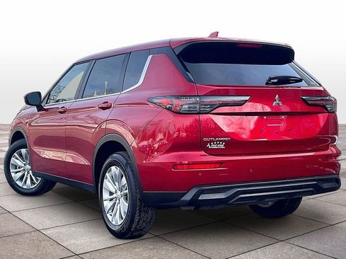 Used 2025 Mitsubishi Outlander ES image 11