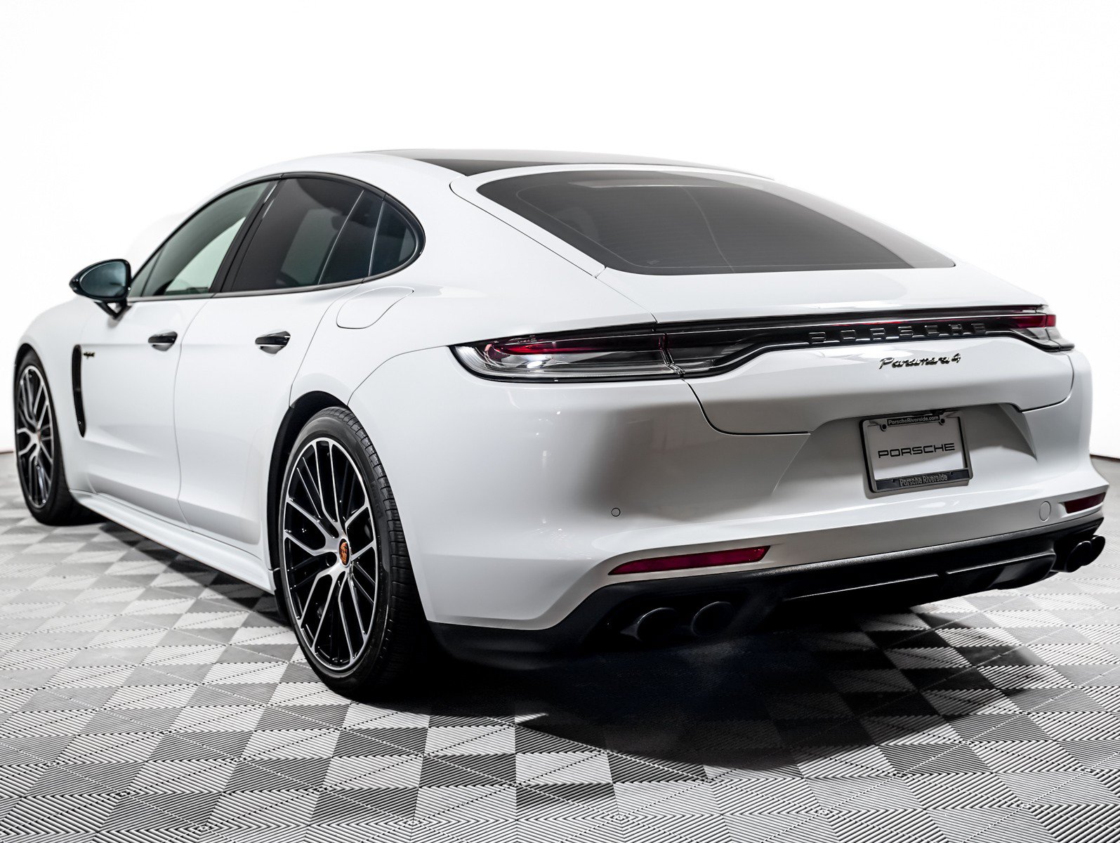 Certified 2023 Porsche Panamera 4 AWD/4WD image 3
