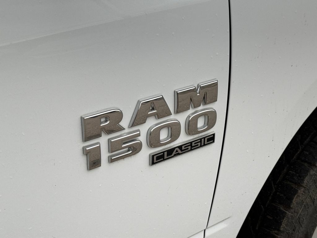 Used 2022 RAM 1500 Classic SLT AWD/4WD image 33