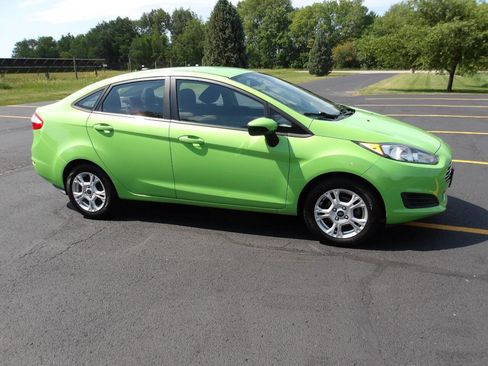 Used 2014 Ford Fiesta SE FWD image 1