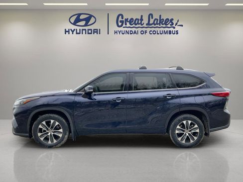 Used 2020 Toyota Highlander XLE image 2
