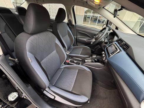 Used 2025 Nissan Versa SV FWD image 34